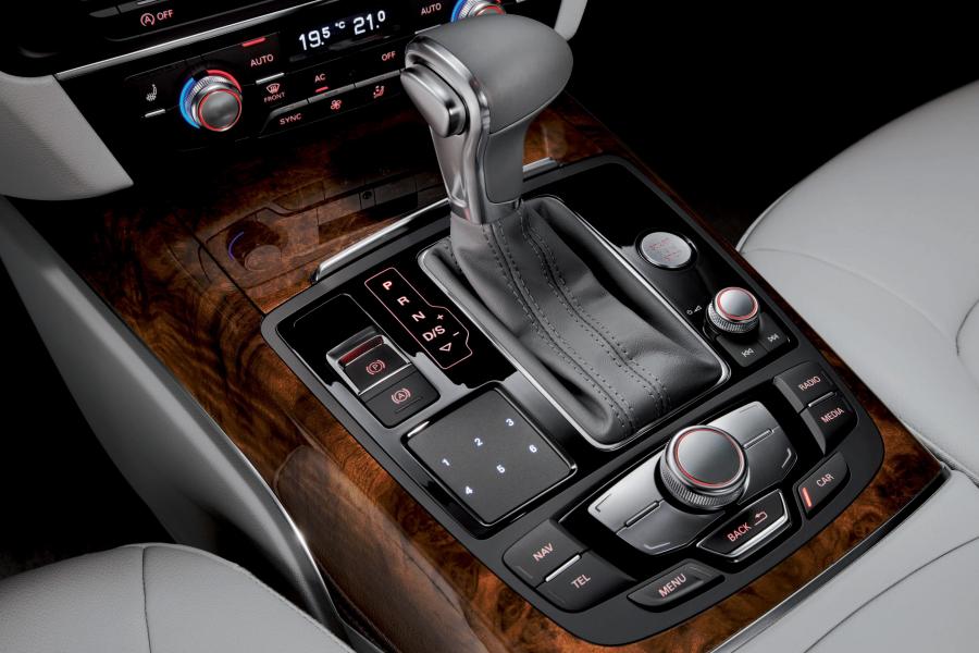 Детали интерьера Audi A6 L e-Tron Concept (4G, C7) 2012 года  (фото 4 из 17)